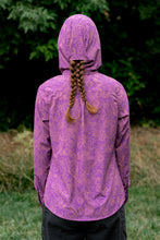 Load image into Gallery viewer, Triple Crown Button Down Long Sleeve | Purple Topo
